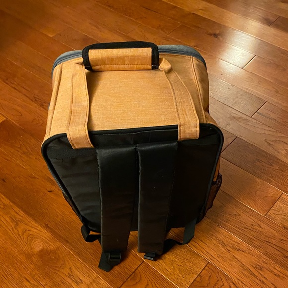 Pet carrier backpack - Picture 1 of 5